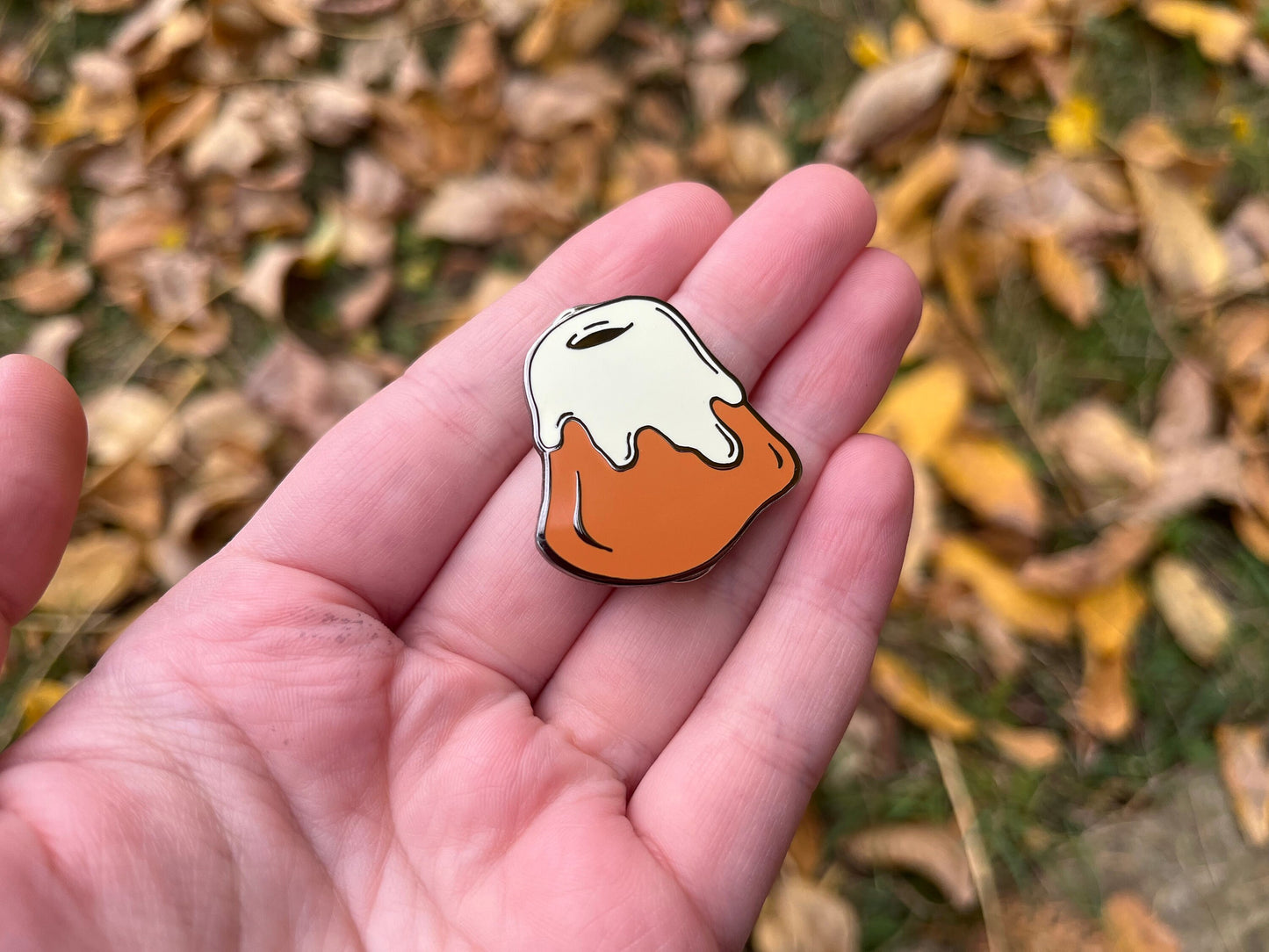 Sweetroll Hard Enamel Pin