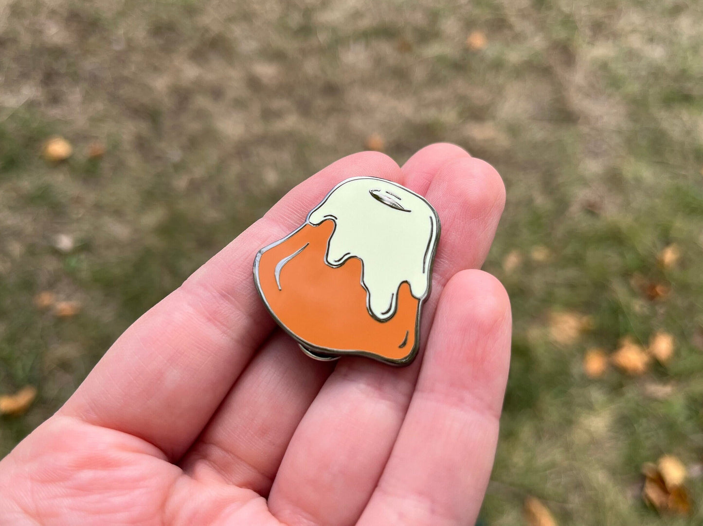 Sweetroll Hard Enamel Pin