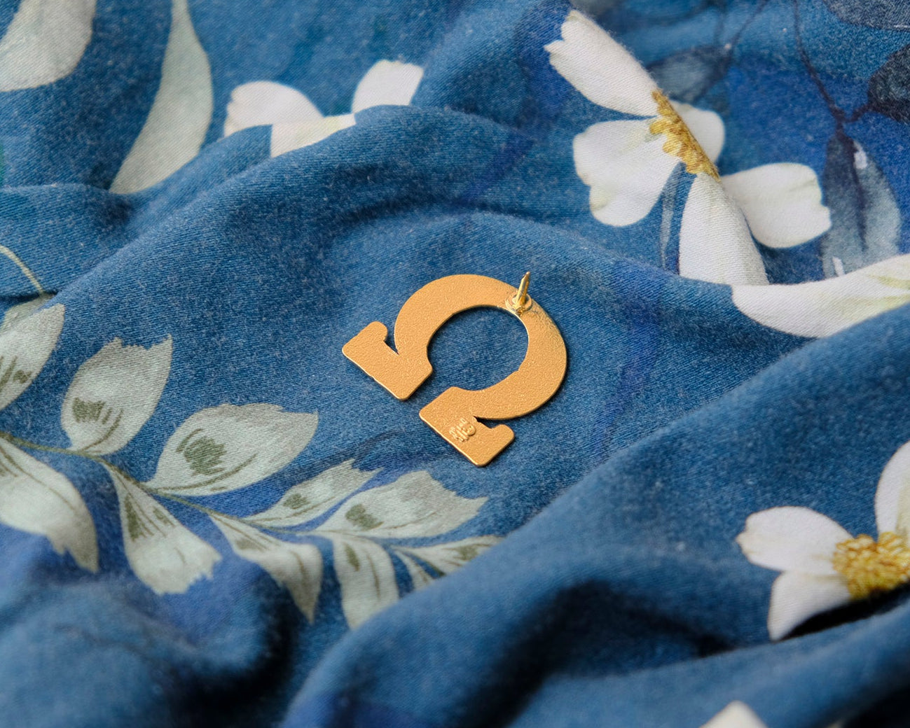 God of War - Omega symbol pin