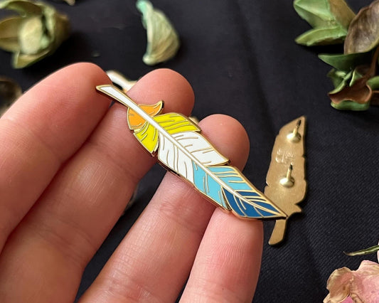 Aromantic Flag Feather pin